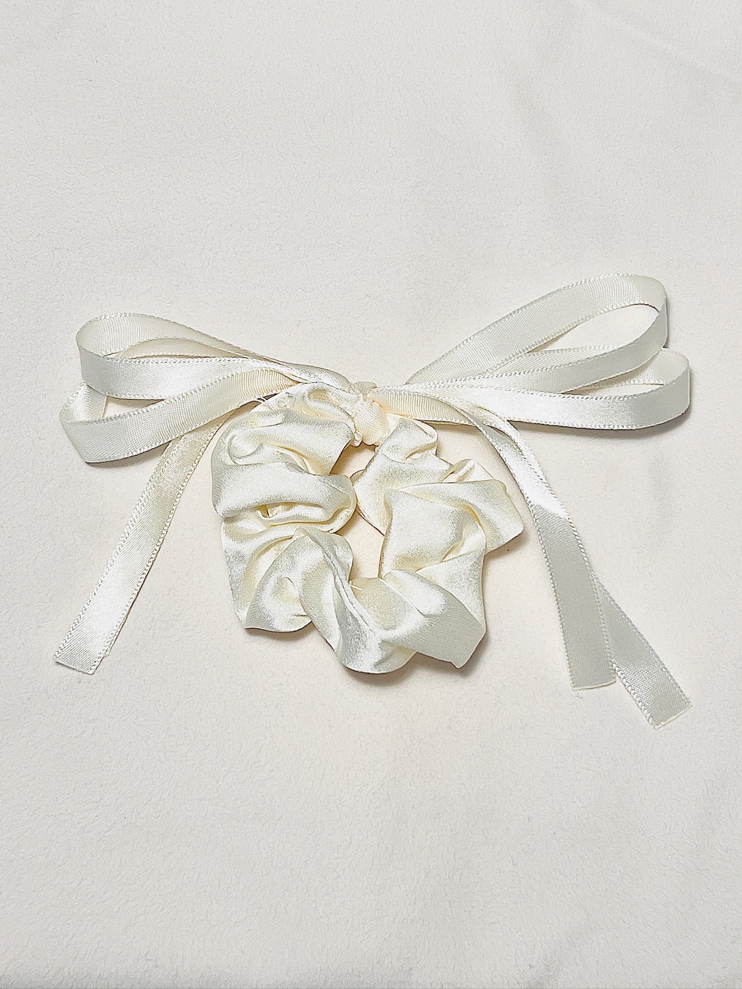 Cream Pearl Scrunchie