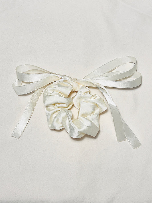 Cream Pearl Scrunchie